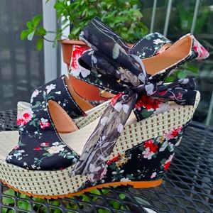 Super cute wedged tie sandals